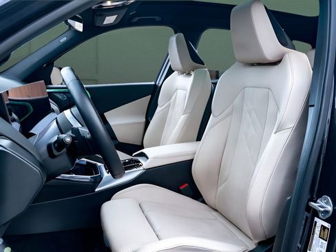 Used 2025 BMW X3 xDrive30i image 2