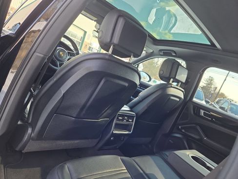 Used 2020 Porsche Cayenne S image 20
