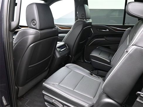 Used 2022 Cadillac Escalade Premium Luxury image 17