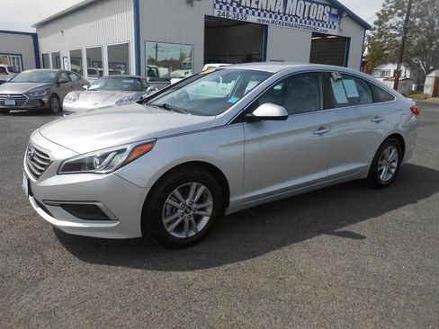 Used 2017 Hyundai Sonata SE FWD image 5
