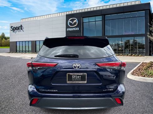 Used 2022 Toyota Highlander Limited FWD image 4