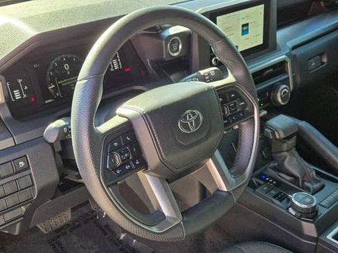 Used 2025 Toyota 4Runner SR5 AWD/4WD image 25