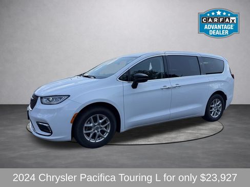 Used 2024 Chrysler Pacifica Touring-L FWD image 8