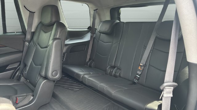 Used 2019 Cadillac Escalade Luxury w/ Escalade Sport Edition AWD/4WD image 25