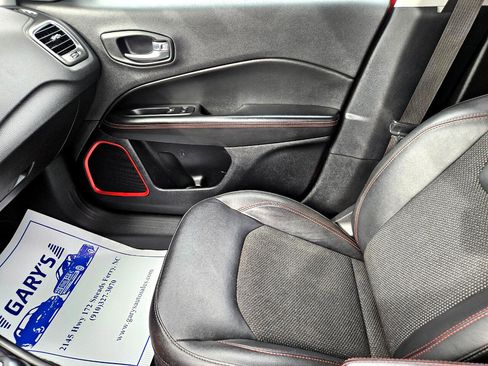 Used 2018 Jeep Compass Trailhawk w/ Cold Weather Group image 15