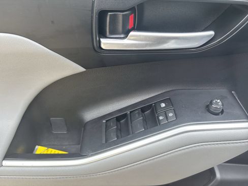 Used 2023 Toyota Highlander XLE FWD image 13