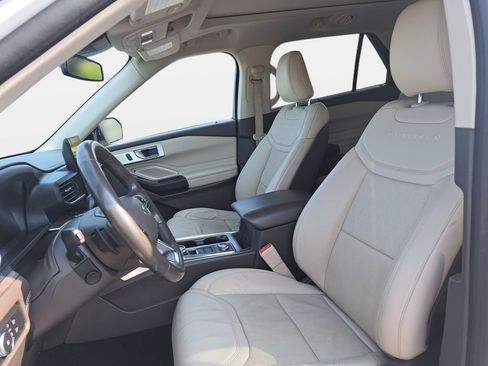 Used 2020 Ford Explorer Platinum w/ Premium Technology Package AWD/4WD image 18