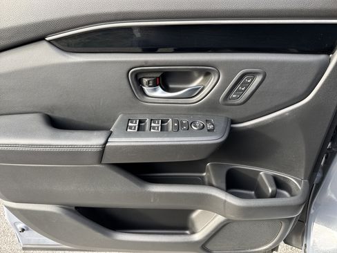 Used 2025 Honda Pilot Touring image 14