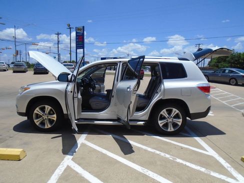 Used 2012 Toyota Highlander Limited w/ Tow Pkg FWD image 27
