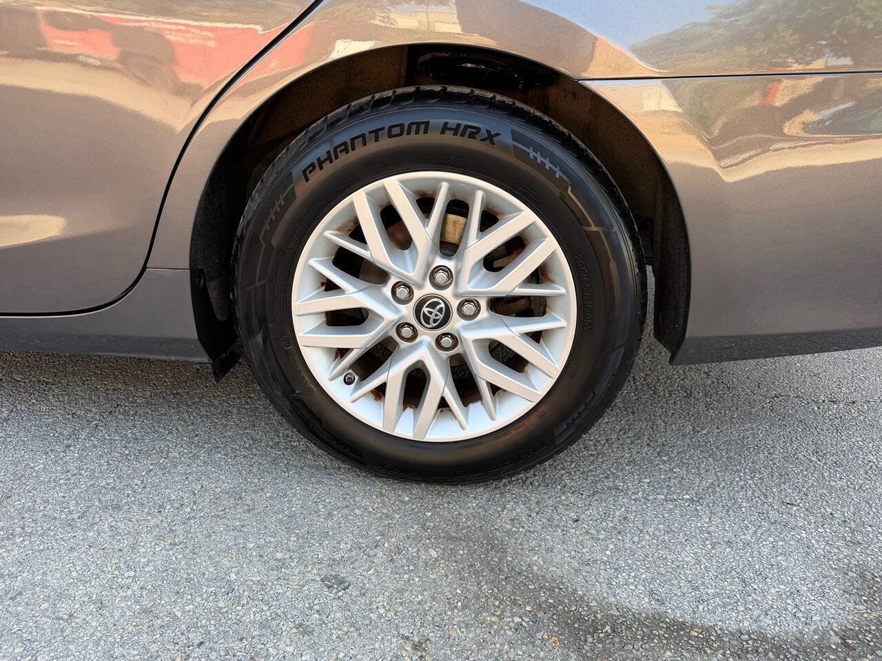 Used 2016 Toyota Camry LE FWD image 34
