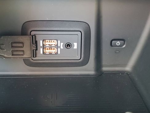 Certified 2022 Toyota Venza LE image 29