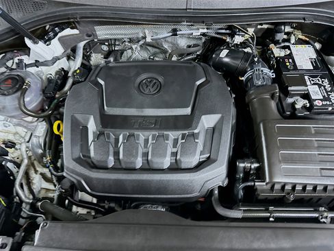 Used 2024 Volkswagen Tiguan SE image 32