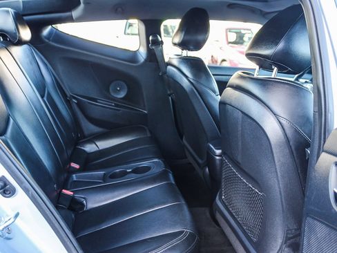 Used 2017 Hyundai Veloster Base image 19