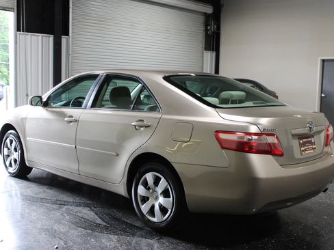 Used 2009 Toyota Camry LE FWD image 5