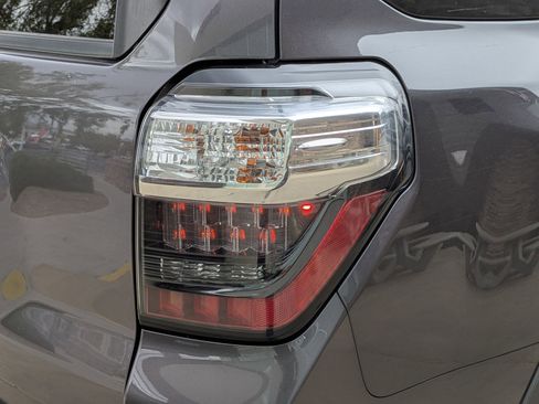 Used 2021 Toyota 4Runner SR5 Premium w/ Moonroof Package AWD/4WD image 11