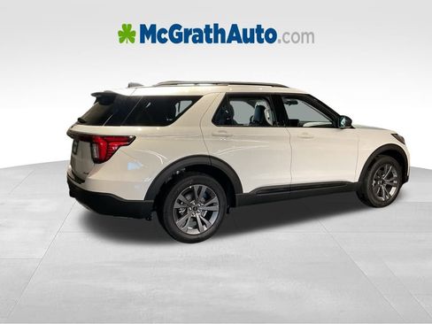 New 2026 Ford Explorer Active w/ Active Comfort Package image 3