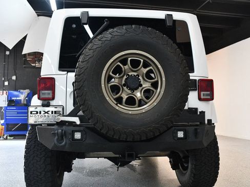 Used 2014 Jeep Wrangler Unlimited Sahara AWD/4WD image 4