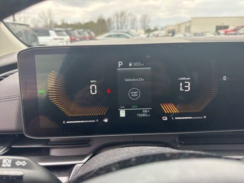 Certified 2025 Kia Carnival LXS image 10