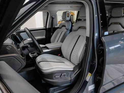Used 2025 Rivian R1S Adventure AWD/4WD image 33