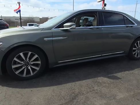 Used 2017 Lincoln Continental Premiere image 10