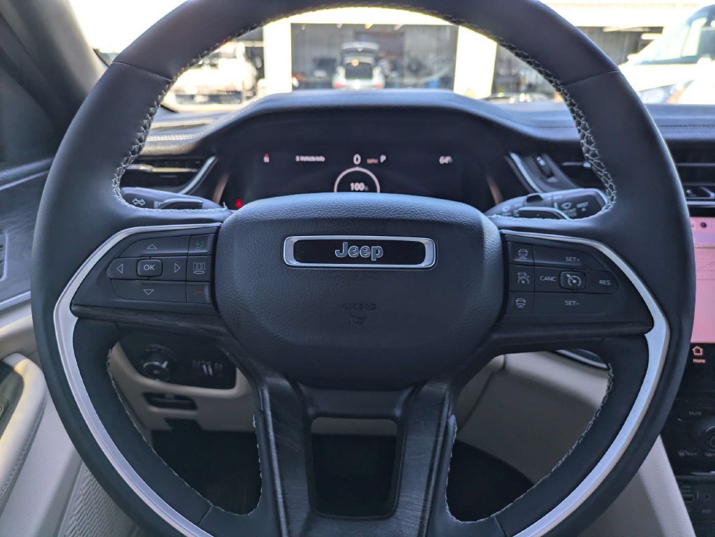 Used 2025 Jeep Grand Cherokee L Limited w/ Luxury Tech Group II AWD/4WD image 31