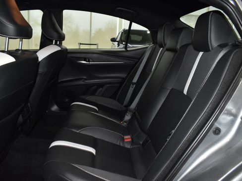 Used 2025 Toyota Camry SE image 30