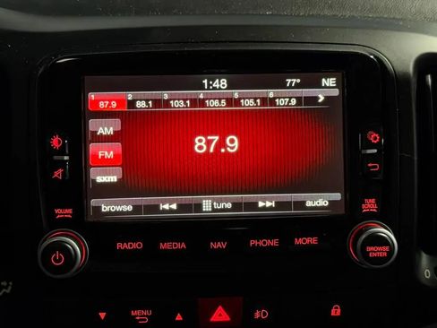 Used 2017 FIAT 500L Trekking w/ Dual-Pane Sunroof Package FWD image 33
