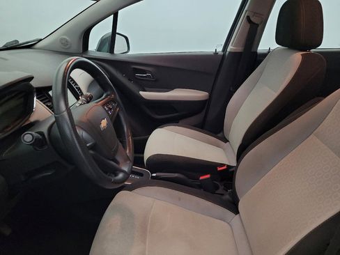 Used 2019 Chevrolet Trax LS w/ LPO, Cargo Package AWD/4WD image 17