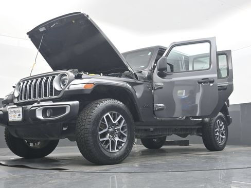 Used 2025 Jeep Wrangler Unlimited Sahara AWD/4WD image 42