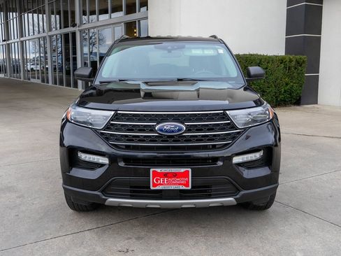 Used 2022 Ford Explorer XLT w/ Equipment Group 202A image 2