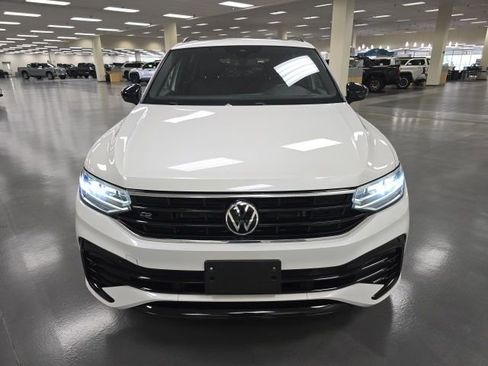 Used 2023 Volkswagen Tiguan SE R-Line AWD/4WD image 2