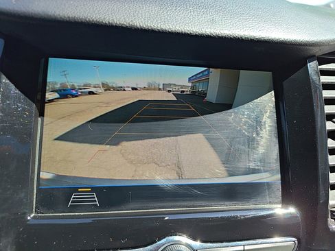 Used 2019 Chevrolet Trax LT w/ LT Convenience Package image 20