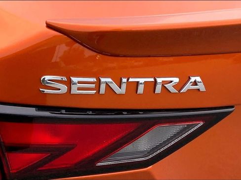 Used 2025 Nissan Sentra SR FWD image 30