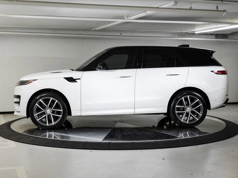 Used 2023 Land Rover Range Rover Sport SE Dynamic image 2