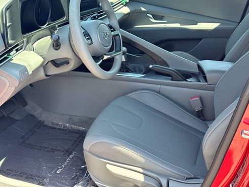 Used 2023 Hyundai Elantra SEL w/ Cargo Package FWD image 9