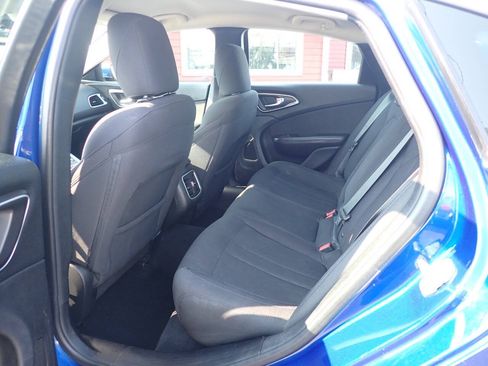 Used 2015 Chrysler 200 Limited w/ Convenience Group FWD image 9