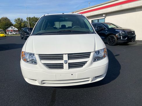 Used 2006 Dodge Grand Caravan SE w/ Popular Equipment Group I image 2