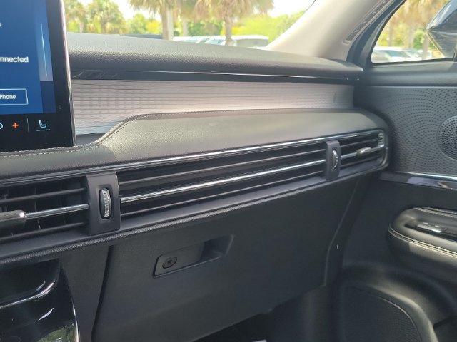 Certified 2025 Lincoln Corsair FWD image 30