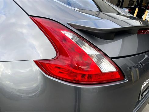 Used 2016 Nissan 370Z Sport image 25