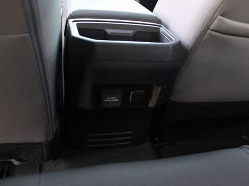 Used 2025 Toyota Tacoma Limited image 34