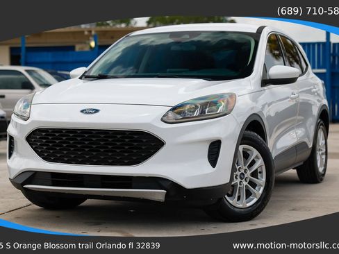 Used 2020 Ford Escape SE FWD image 1