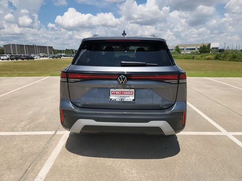 Used 2026 Volkswagen Tiguan SE AWD/4WD image 6