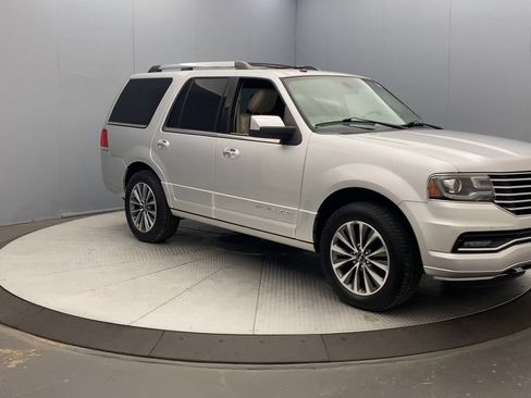 Used 2017 Lincoln Navigator Select AWD/4WD image 7