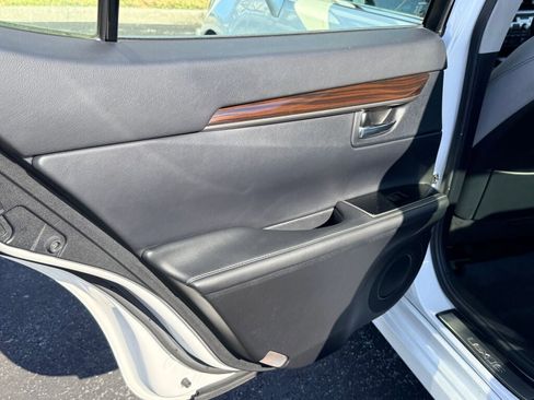 Used 2016 Lexus ES 350 w/ Premium Package w/Wood Trim image 17