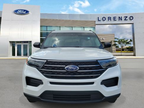 Used 2024 Ford Explorer XLT RWD image 2