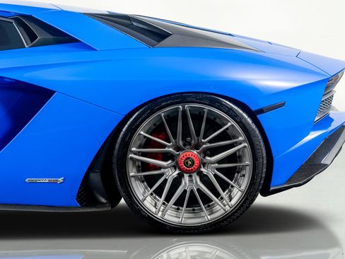 Used 2018 Lamborghini Aventador S image 17