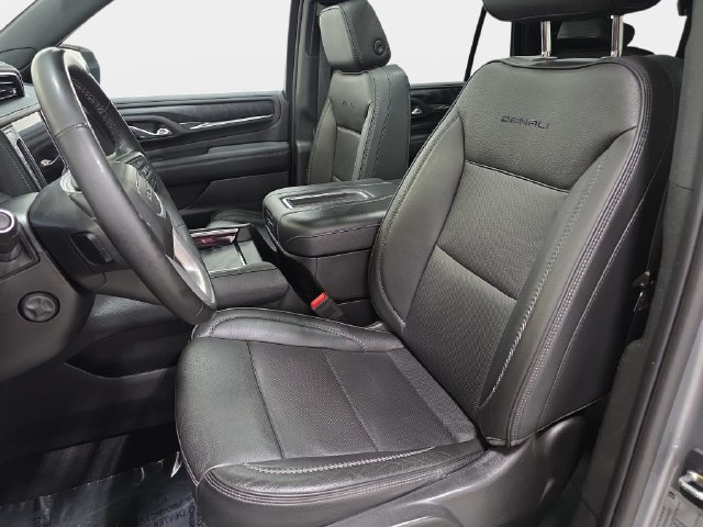 Used 2023 GMC Yukon Denali AWD/4WD image 13