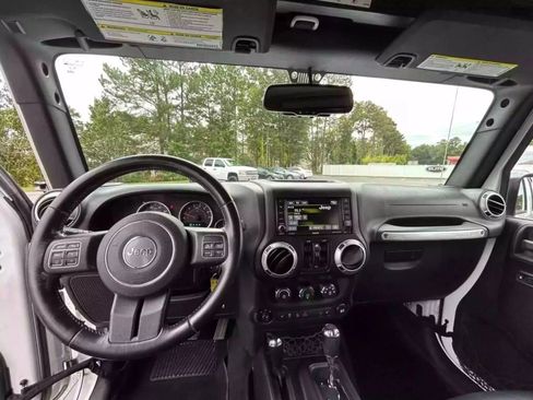 Used 2015 Jeep Wrangler Unlimited Sahara w/ Connectivity Group image 24