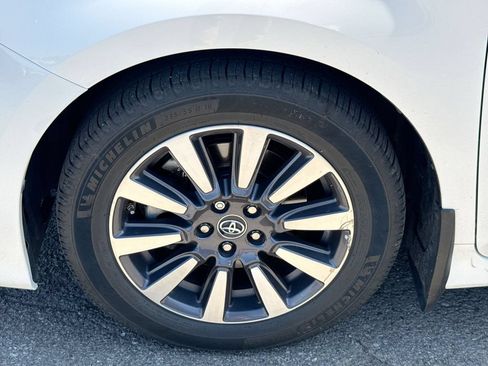 Used 2020 Toyota Sienna Limited Premium w/ Carpet Mat Package FWD image 2