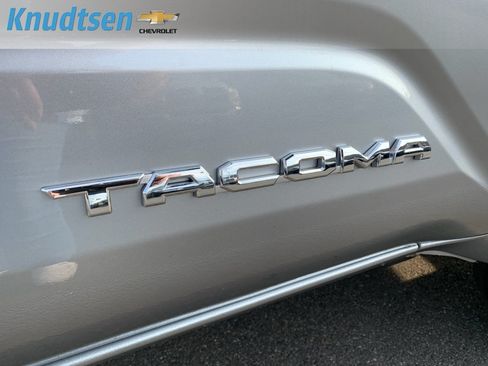 Used 2025 Toyota Tacoma SR5 AWD/4WD image 9